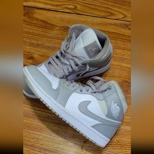 Jordan 1 Mid Mens 7.5